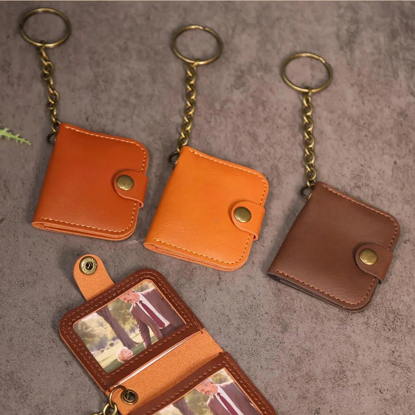 Flashing Click Personalized Photo Album Keychain – Custom Mini Photo Book Leather Gift for Couples, Him, Valentine’s Day Flashing Click