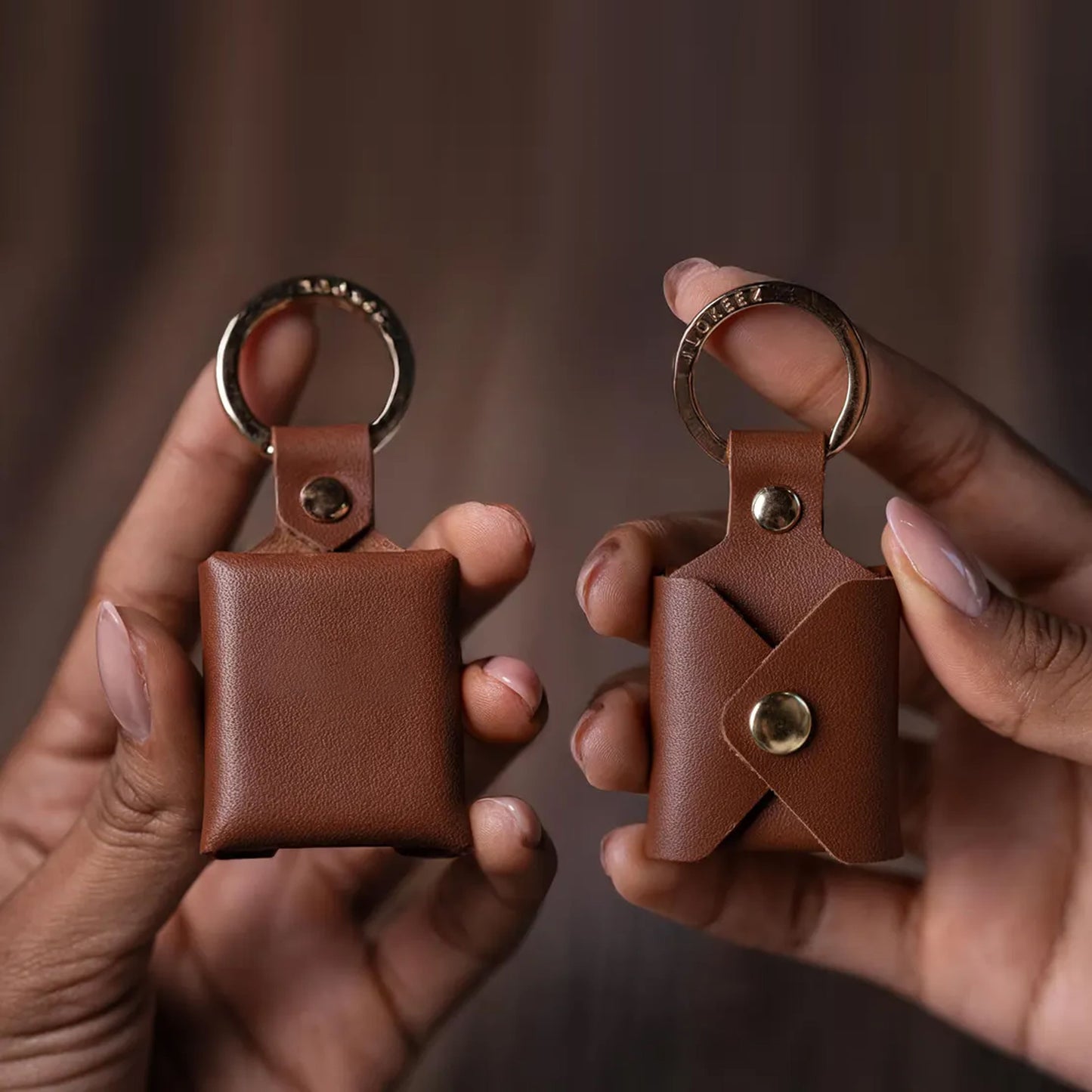 Leather Photo Keychain – 3 Photo Slots with Antique Steel Snap | Personalized Gift for Birthday, Anniversary, Couple & More Flashing Click