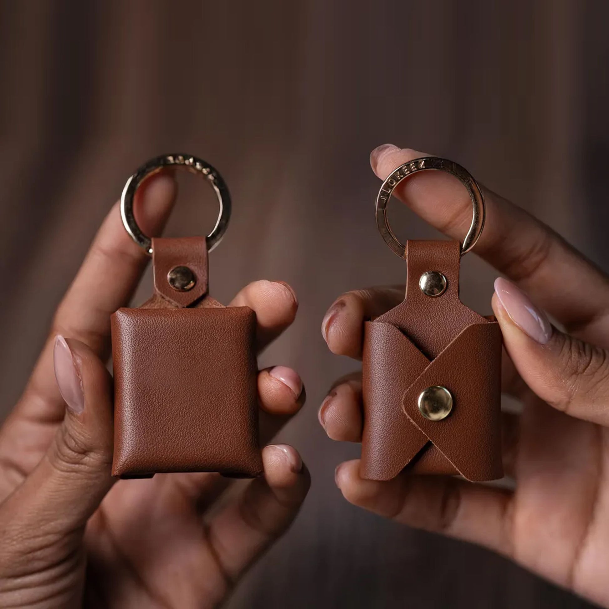 Leather Photo Keychain – 3 Photo Slots with Antique Steel Snap | Personalized Gift for Birthday, Anniversary, Couple & More Flashing Click