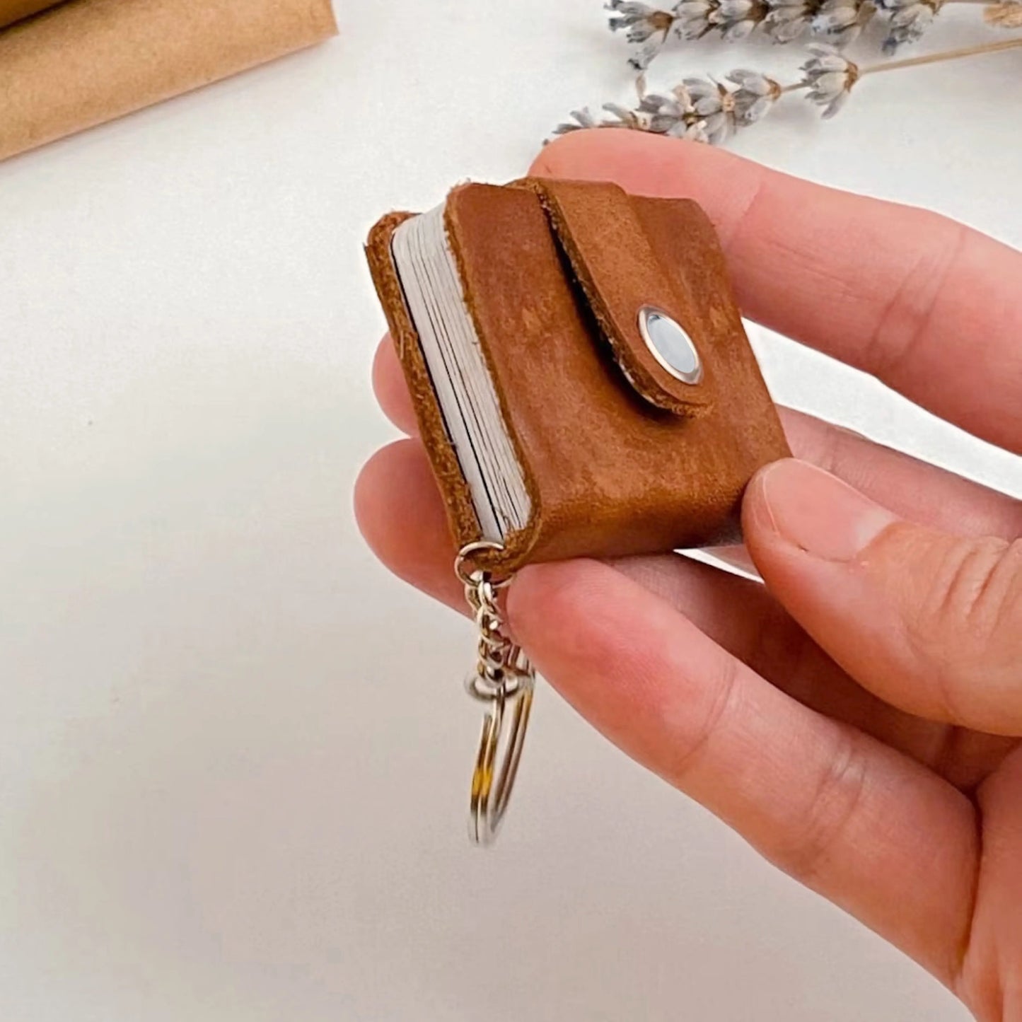 Flashing Click Customizable Leather Mini Photo Album Keychain - with 12 to 24 Photos - Gift Idea for Father's Day, Birthdays, Anniversaries, or Special Moments Flashing Click